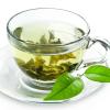 Grüner Tee hilf gegen Haut-Altern. Nützlich ist er auch beim Aufbau der Darmflora. Er verhindert Kariesbildung im Mund, wirkt entschlackend und zieht Giftstoffe aus dem Körper.