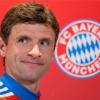 Thomas Müller nimmt an einer Pressekonferenz des FC Bayern München teil.