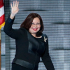 ARCHIV - 28.07.2016, USA, Philadelphia: Tammy Duckworth, Kriegsveteranin und US-Vertreterin aus Illinois, hält am letzten Tag der Democratic National Convention 2016 eine Rede im Wells Fargo Centre. zu dpa Bidens Suche nach der richtigen Frau fürs Weiße Haus am 30.07.2020 Foto: Shawn Thew/EPA/dpa +++ dpa-Bildfunk +++