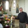 Beinahe 20 Jahre lang ist der 56-jährige Eberhard Weigel schon Pfarrer von Adelzhausen. Diese Woche feiert er sein 25. Priesterjubiläum.