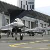 Zwei Eurofighter des österreichischen Bundesheeres stehen im obersteirischen Fliegerhorst Hinterstoisser in Zeltweg. In Wien liefen die Ermittlungen der Staatsanwaltschaft weiter.