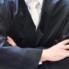 Anwalt klagt, weil er vor Gericht eine Robe tragen sollte