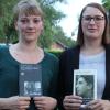 Die Uttingerin Susanne Maslanka (rechts) und ihre Kommilitonin Sophie Rathke haben sich im Rahmen ihres Studiums mit der Geschichte  des „KZ-Außenlagers Kaufering X“ in Utting auseinandergesetzt.