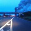 Auf der Autobahn 8 hat am Samstagmorgen ein LKW-Anhänger Feuer gefangen. 