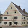 Das Gasthaus zum Adler in Haunsheim verfällt seit Jahren immer mehr. Dieses Jahr soll es abgerissen und dort neue Wohnungen gebaut werden.