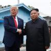 US-Präsident Donald Trump und Nordkoreas Machthaber Kim Jong Un bei ihrem Handschlag in der entmilitarisierten Zone.