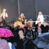 Musikgenuss unter dem Regenschirm: Das Konzert von Goran Bregovic (dritter von rechts) und seiner "Wedding and Funeral Band" litt unter dem miesen Wetter. Foto: Roland Furthmair