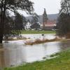 Der Wasserpegel im Augsburger Land steigt. Manche Orte haben bereits mit Überflutungen zu kämpfen.