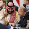 Demonstrativ herzlich und lachend unterhält sich Russlands Präsident Wladimir Putin mit dem saudischen Kronprinzen Mohammed bin Salman beim G20-Gipfel