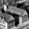 Luftaufnahme von 1933 vom damaligen Kuka-Firmenareal an der Ulmer Straße. Die großen Gebäude blieben erhalten. 	