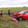 Glück im Unglück hatte ein 64-jähriger Autofahrer zwischen Fessenheim und Wemding. Er wurde nur leicht verletzt.