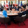 Die Teilnehmer des G7-Gipfels bei der ersten Sitzung am Sonntag auf Schloss Elmau in Bayern.