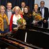 Zweiter Bürgermeister Florian Mayer (3. von links) gratulierte dem Vorstand (von links) Gerd Wimmer (Beisitz), Bettina Schwerdtfeger (Beisitz), Erika Gercke (Schatzmeisterin), Lothar von Gernet (2. Vorsitzender), Sabine Kühnl-Ciliberto (Beisitz), Margit Henschel (Vorsitzende) und Pasquale Baratta (Beisitz). 	