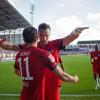 Fabian Reese (l) jubelt nach seinem Last-Minute-Elfmeter zum 3:2 für die Berliner.