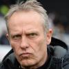 So ein Abstiegskampf kann einem ganz schön zusetzen. Christian Streich, der Trainer des SC Freiburg, und seine Mannschaft sind stark gefährdet. 