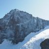 Zwei deutsche Bergsteiger sind in der Schweiz ums Leben gekommen. Laut Polizei stürzten die Alpinisten am Samstag beim Aufstieg auf den Dent Blanche im Kanton Wallis aus noch ungeklärter Ursache ab.