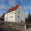 Die Gemeinde Schmiechen will in das Haus in der Steindorfer Straße kein Geld mehr investieren. Mit einem Partner soll ein neues Gebäude für den sozialen Wohnungsbau gebaut werden.