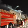 Ein Großbrand in einer Metallwarenfabrik in Leipheim (Landkreis Günzburg) hat in der Nacht zum Samstag erheblichen Sachschaden verursacht. 