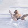 Ein Bad im Schnee kann offenbar Glücksgefühle wecken. 