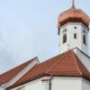  Ein neues kupfernes Zwiebeldach hat der Turm der Wollbacher Kirche St. Stephan.. 