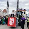 Die Landjugend Steinbach setzte sich beim Faschingsumzug in Schmiechen kritisch mit der katholischen Kirche auseinander.