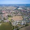 Der Landkreis Donau-Ries belegt im großen Heimat-Test Platz acht im schwäbischen Vergleich. Im Landkreis kann Mertingen – hier ein Luftbild aus dem Jahr 2021  – punkten. 	