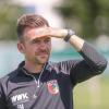 Der neue FCA-Trainer Enrico Maaßen absolviert mit seinem Team gegen den TSV Schwaben Augsburg sein erstes Testspiel.
