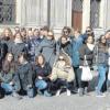 Italienische und deutsche Schülerinnen und Schüler (Q 11) im Hof der Münchener Residenz: Durch den Schüleraustausch des St. Thomas Gymnasiums Wettenhausen sind Freundschaften entstanden.  