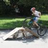 Gutes Balancegefühl ist nötig, wenn man den Mountainbike-Parcours der Ettringer Schule bewältigen will. Bei der Präsentation der ersten Unterallgäuer Schoolbiker-Schule gab es davon eine Kostprobe. 