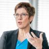 Annegret Kramp-Karrenbauer über eine mögliche Kanzlerkandidatur von Markus Söder: "Das muss dann zwischen dem neuen CDU-Vorsitzenden und dem CSU-Chef geklärt werden."