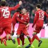 Ausgelassen jubelten Torschützen Franck Ribery (Nummer sieben) und seine Teamkollegen vom FC Bayern München über das Siegtor gegen RB Leipzig. Fanklub-Vorsitzender Erhard Witt sagt dazu: „Ich habe mich über den Treffer fast mehr gefreut, als über so manche Meisterschaft.“ 