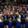 Die Spielerinnen der deutschen Handball-Nationalmannschaft spielen bei der WM um den Gruppensieg.