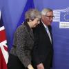 Die freundlichen Mienen täuschen: Theresa May hatte eine heftige Diskussion mit EU-Kommissionschef Jean-Claude Juncker.