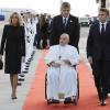 Der französische Präsident Emmanuel Macron begleitete Papst Franziskus beim Besuch am vergangenen Samstag beim Besuch in Marseille. Dem gesundheitlich angeschlagenen Pontifex fällt das Reisen schwer. 