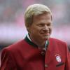 Im Klub-Anzug des FC Bayern präsentiert sich Oliver Kahn immer wieder mal, so wie hier bei der Ehrung der Meistermannschaft 2016.