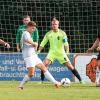 Manuel Utz vom FC Stätzling (am Ball) sorgte nicht nur vorm eigenen Kasten für Aufsehen. Mit seinem Tor leitete er den Sieg seines Teams ein. 