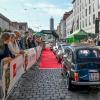 Die Maximilianstraße in Augsburg stand am Sonntag im Zeichen der Fuggerstadt Classic. Dort gab es über hundert Oldtimer zu bestaunen.