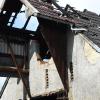 Auf rund 80.000 Euro schätzt die Polizei den Schaden, der an einem Hof in Adelsried an Dachstuhl, Heizung und einer Solarzelle entstanden ist. Etwa 100 Feuerwehrleute hatten in der Nacht dafür gesorgt, dass nicht noch mehr geschah. 
