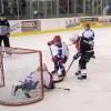 Der Nachwuchs aus Peiting (blau-weiß-rote Trikots) war gegen das Team aus Sursee gefordert. In der Tabelle der Zwischenrunde ließen die Schweizer Peiting, Stuttgart und Rosenheim hinter sich. Fotos: Christian Rudnik