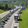 Nach einem schweren Verkehrsunfall auf der A96 im Mai wurde der Verkehr an der Anschlussstelle Landsberg-Nord abgeleitet. Dort soll ein Autofahrer dann einen Feuerwehrmann angefahren haben.