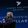Hillary Clinton spricht beim Cinema for Peace «Special Evening with Hillary Clinton» im Theater des Westens.