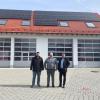 Der Klimabeauftragter Marcus Jung, Wolfgang Kempfle und Bürgermeister Michael Neher (von links) setzten sich für die Kooperation zwischen Vöhringen und der auf Photovoltaik spezialisierten Firma ESS Kempfle ein.