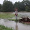 Dieser Weg in Langenneufnach ist überflutet. 