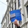 Die Stadt Augsburg hat an ihre Mitarbeiterinnen und Mitarbeiter einen Flyer herausgegeben: Es ist eine Arbeitshilfe für die Verwendung geschlechtersensibler Sprache. 