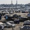 Dicht an dicht stehen die Zelte, in denen palästinensische Flüchtlinge an der Grenze zu Ägypten unter äußerst prekären Bedingungen im Gazastreifen leben.