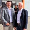 Der Holzheimer Bürgermeister Simon Peter (rechts) unterstützt jetzt den Vorsitzenden der Dillinger Kreisgruppe des Bayerischen Gemeindetags, Tobias Steinwinter (links), als neuer Stellvertreter.