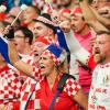 Kroatiens Fans unterstützen ihre Mannschaft. Kroatische Fans jubeln in Mannheim.