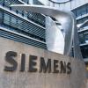Der Schriftzug «Siemens» vor der Firmenzentrale.