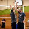 Mit der 0:3-Niederlage haben die Nördlinger Volleyballer (in Schwarz-Rot) ihre kleine Chance auf die Meisterschaft in der Bezirksklasse verspielt. Den Titel holten sich die Gäste aus Leipheim.