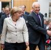 Die damalige Bundeskanzlerin Angela Merkel (CDU) und der ehemalige bayerische Ministerpräsident Edmund Stoiber (CSU) im Jahr 2012. Stoiber soll Schäuble zum Sturz von Merkel gedrängt haben.
